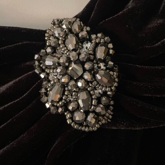 Long Sleeve Velvet Blouse w/Ruched Collar Neckline & Decorative Broach Size 2XL - Picture 4 of 11